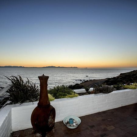 Rocklands Seaside Bed And Breakfast Саймонстаун Экстерьер фото