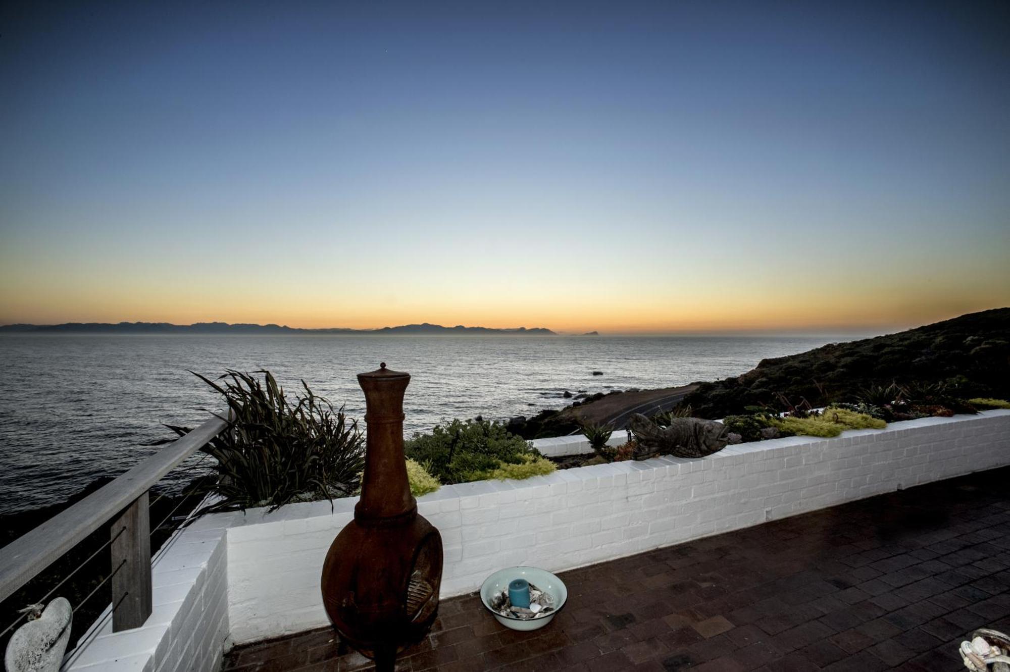 Rocklands Seaside Bed And Breakfast Саймонстаун Экстерьер фото