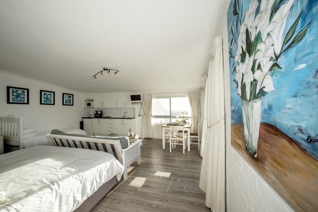 Rocklands Seaside Bed And Breakfast Саймонстаун Экстерьер фото