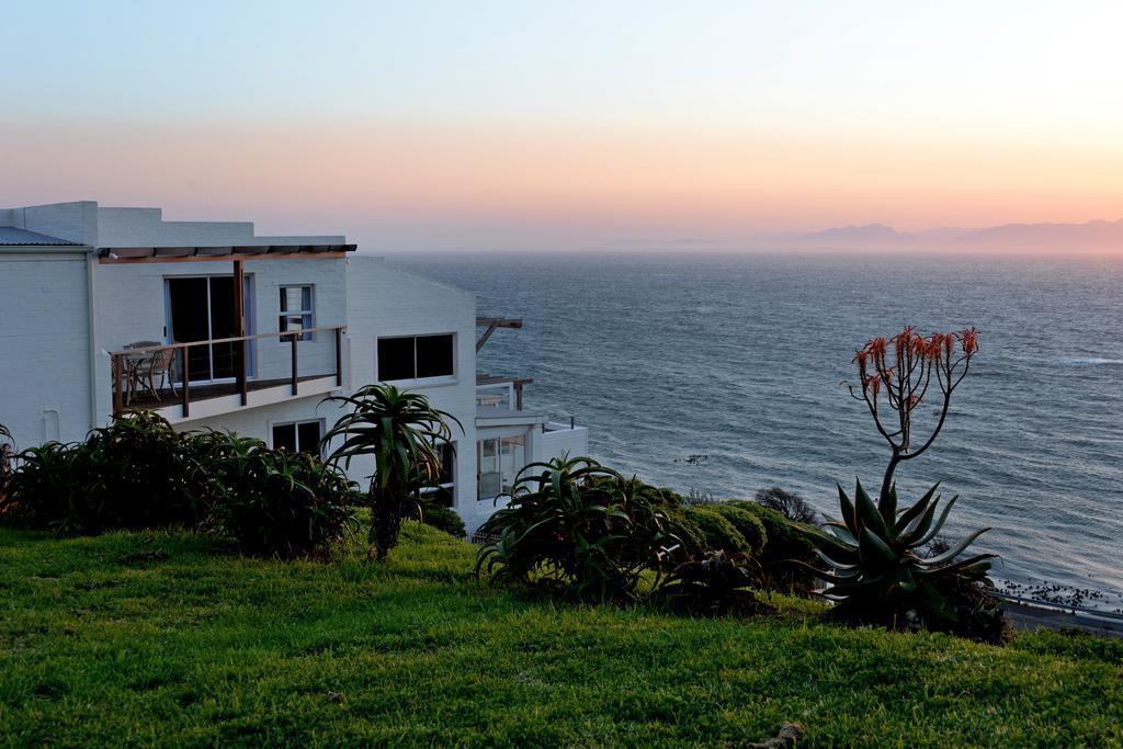 Rocklands Seaside Bed And Breakfast Саймонстаун Экстерьер фото