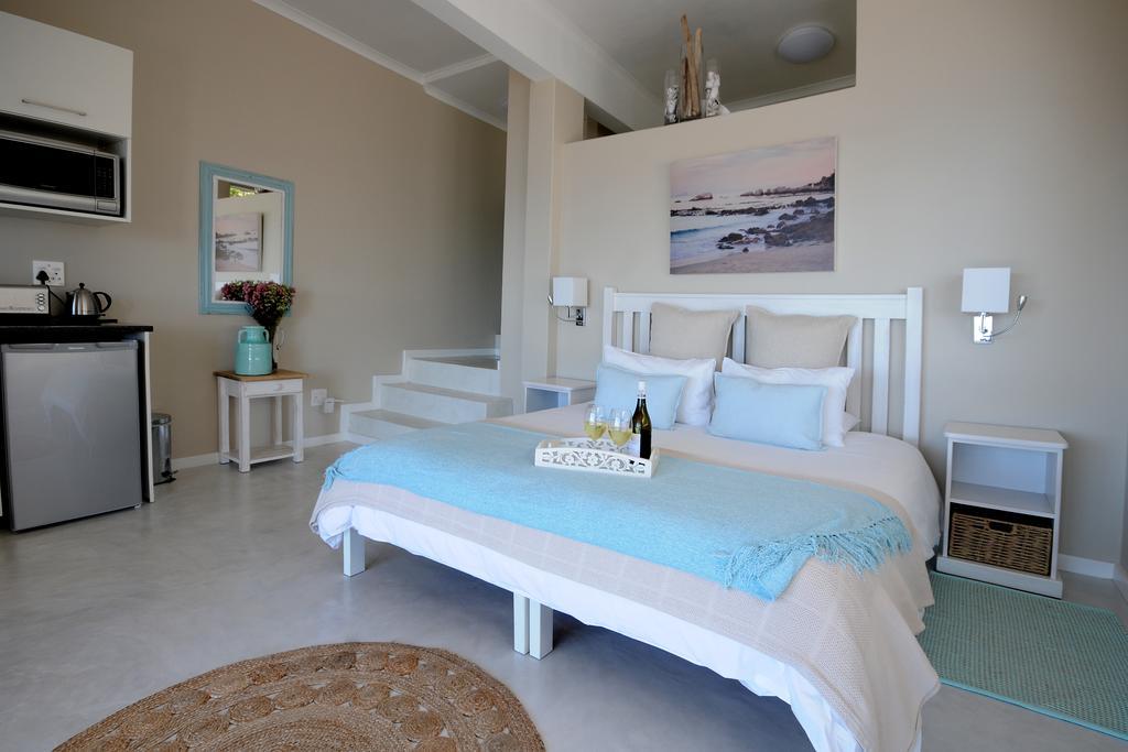 Rocklands Seaside Bed And Breakfast Саймонстаун Экстерьер фото